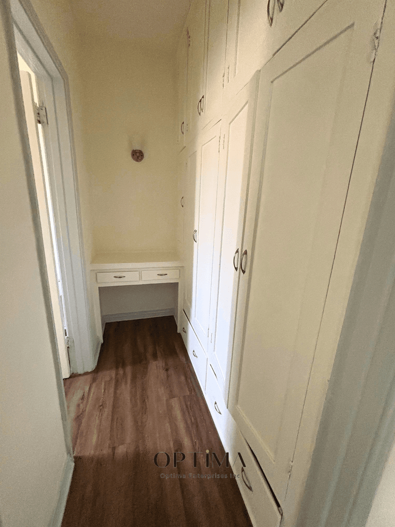 Long Beach Apartment: 1217 Cedar Ave