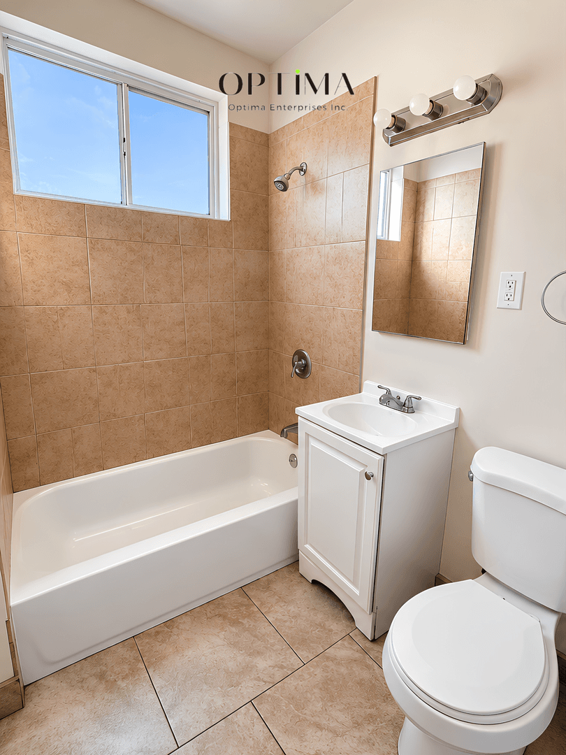 Long Beach Apartment: 1575 Chestnut Avenue