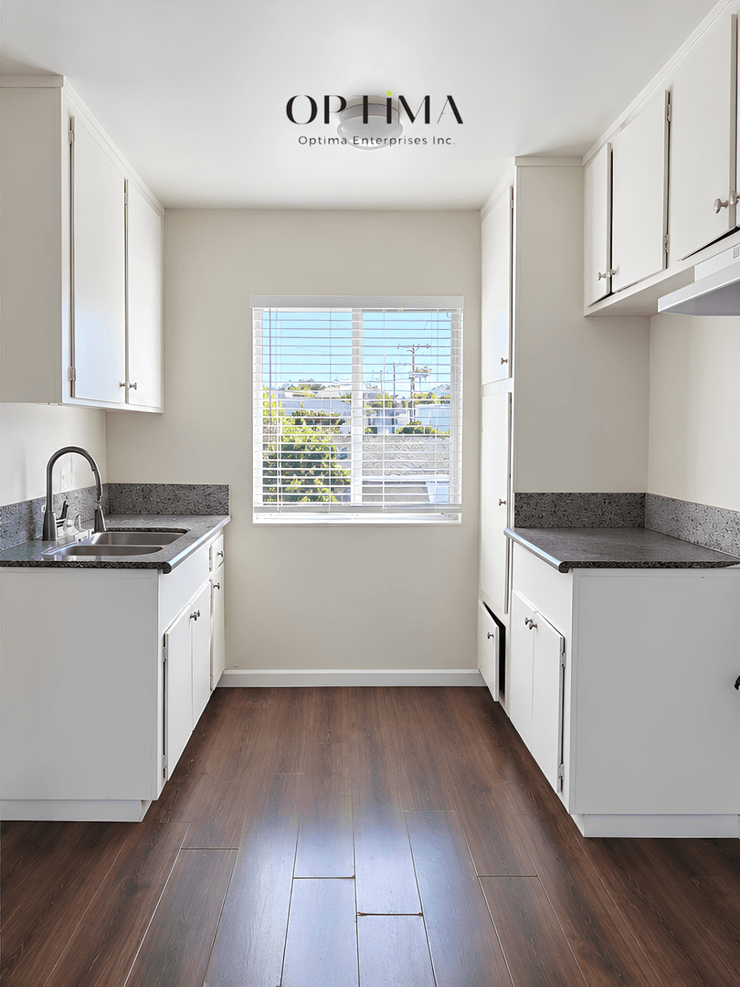 Long Beach Apartment: 1575 Chestnut Avenue