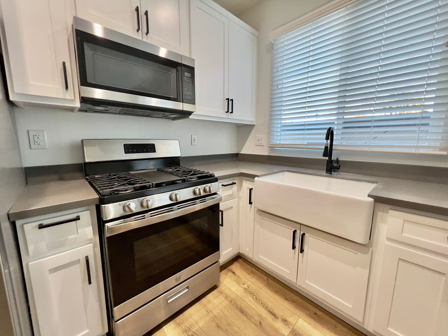Long Beach Apartment: 1152 1st Street