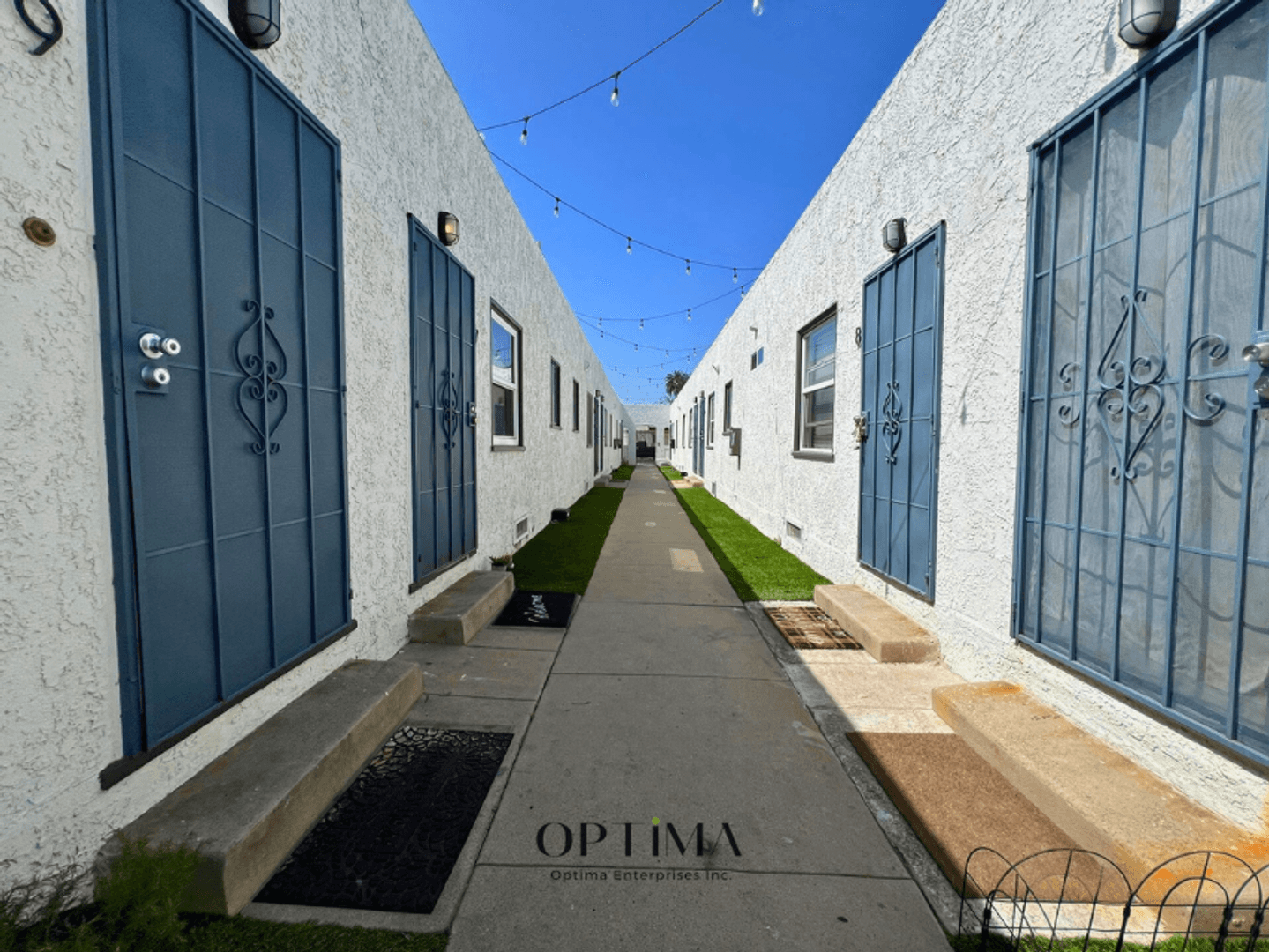 Long Beach Apartment: 1170 Cherry Ave