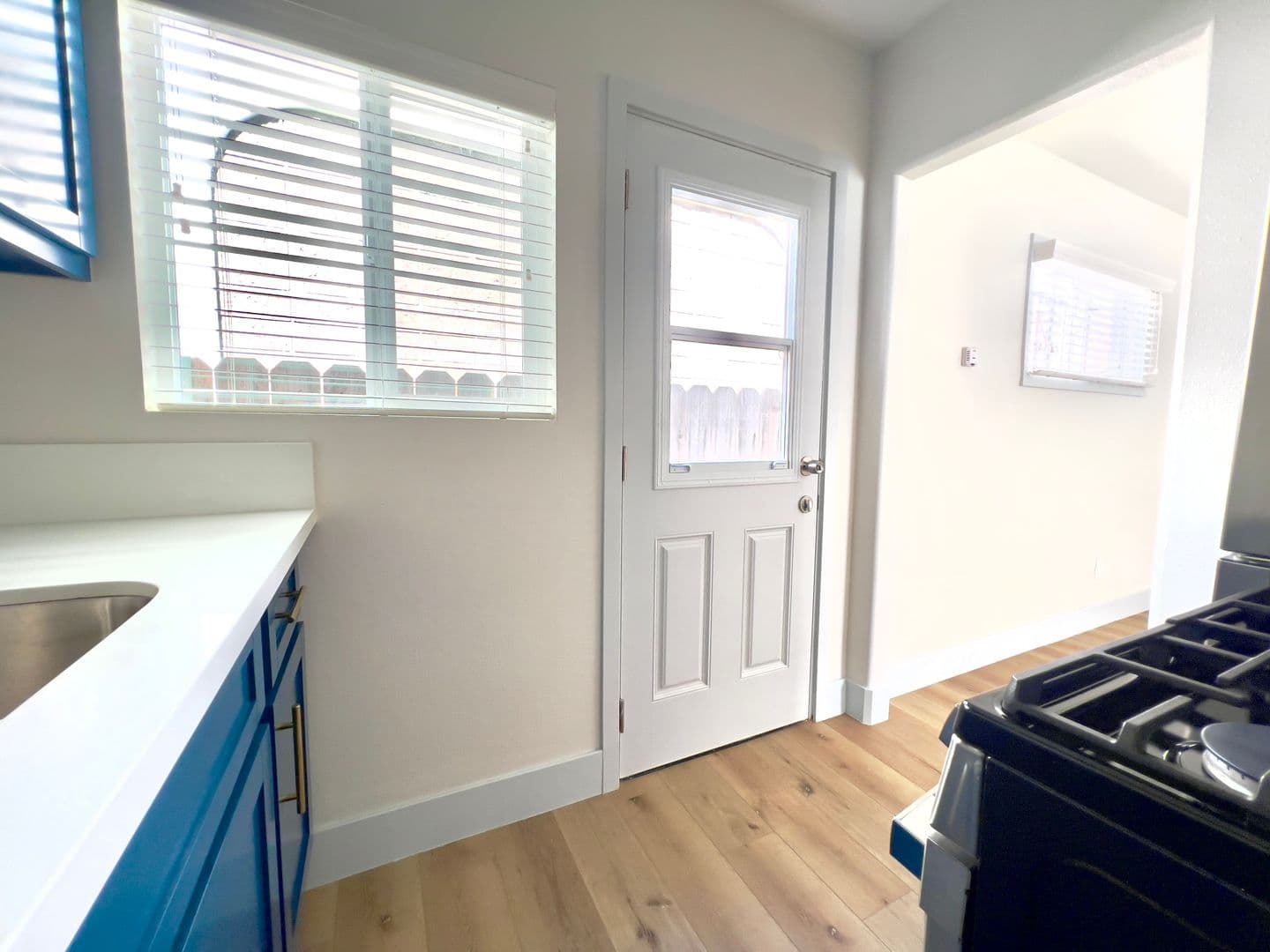 Long Beach Apartment: 1170 Cherry Ave