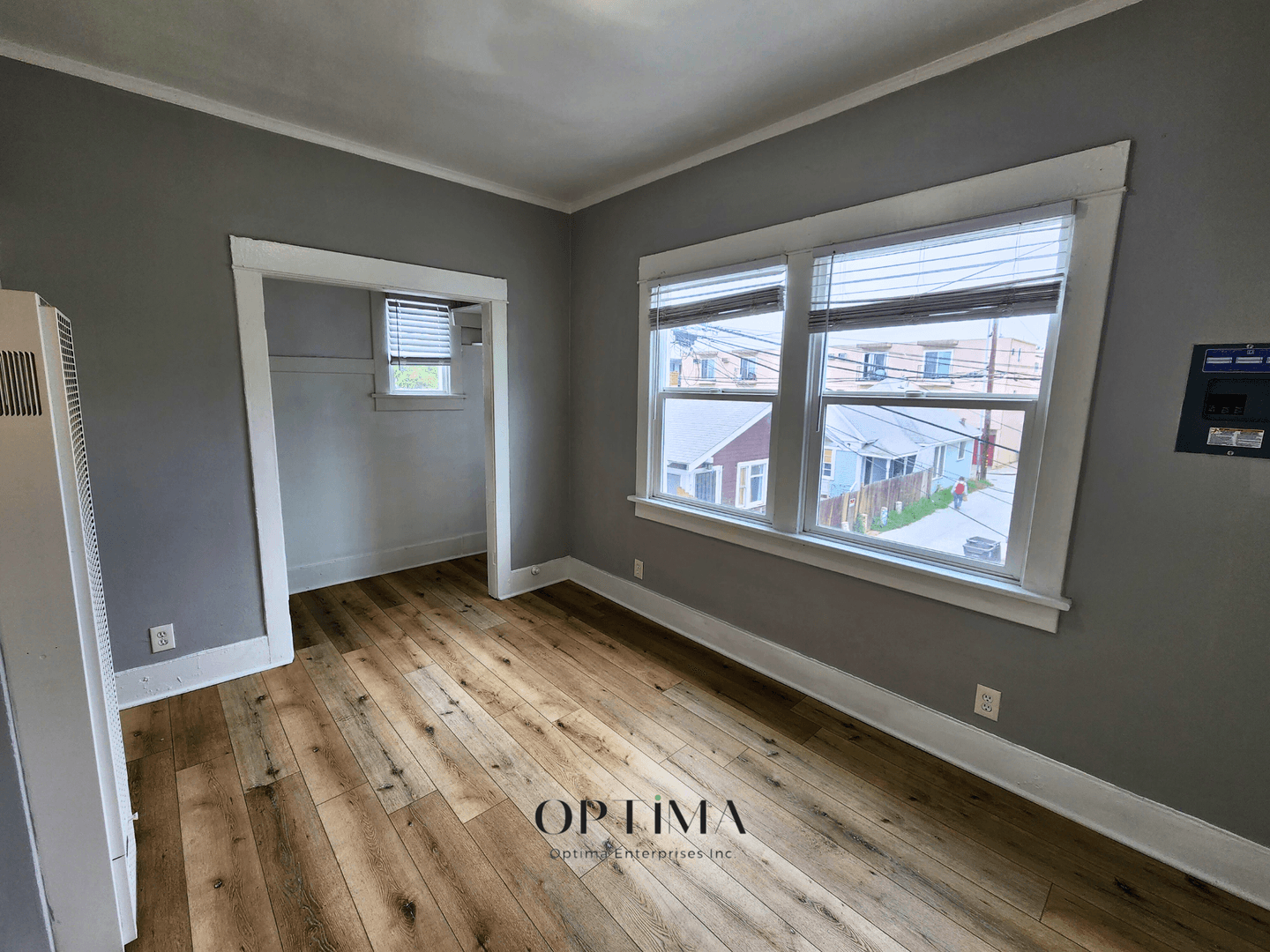 Long Beach Apartment: 322 Daisy Ave