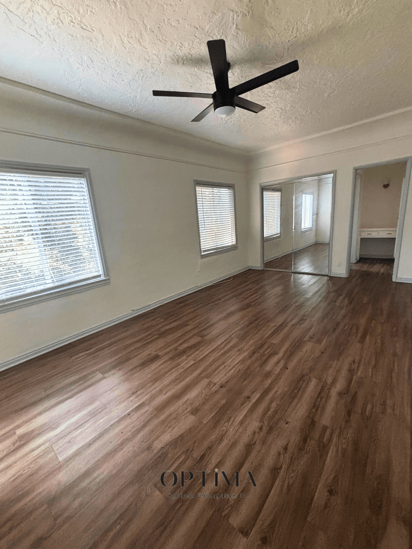 Long Beach Apartment: 1217 Cedar Ave