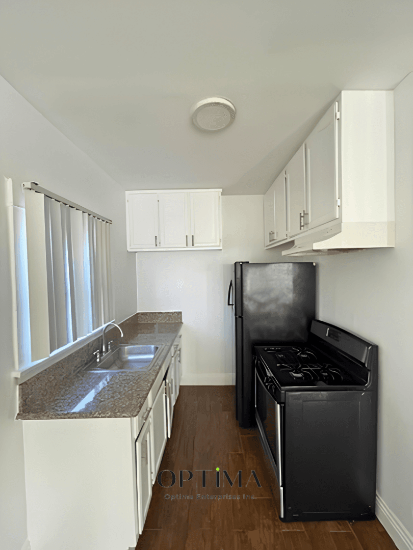 Long Beach Apartment: 1030 Magnolia Ave