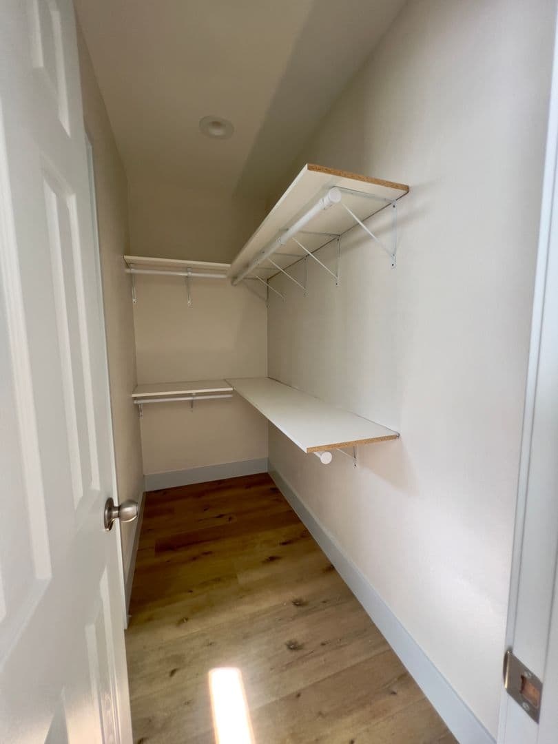 Long Beach Apartment: 1170 Cherry Ave