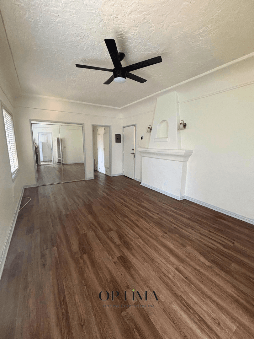 Long Beach Apartment: 1217 Cedar Ave