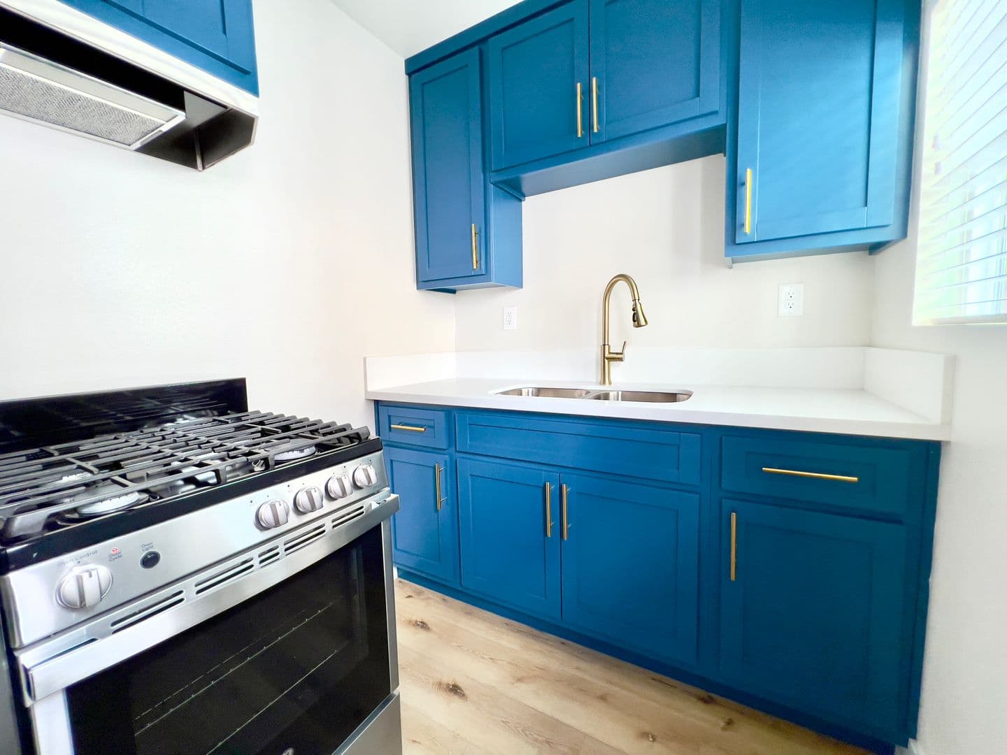 Long Beach Apartment: 1170 Cherry Ave