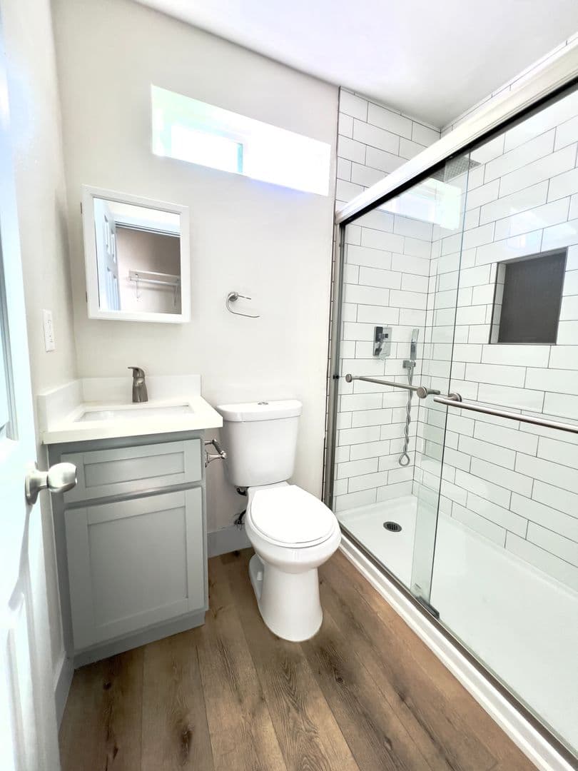 Long Beach Apartment: 1170 Cherry Ave