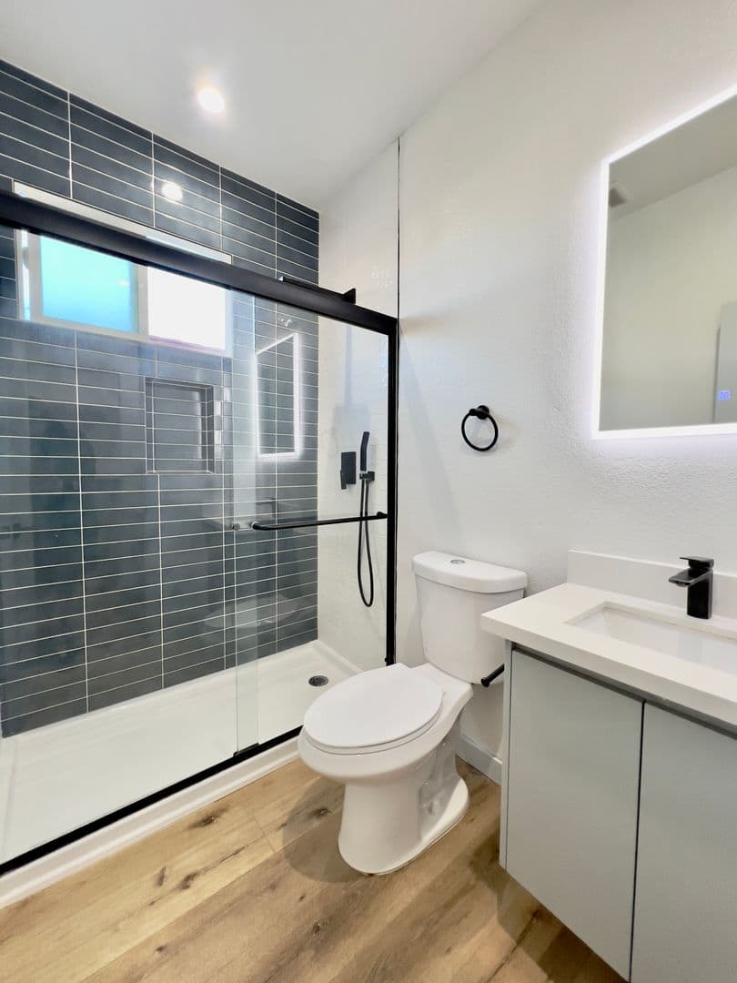Long Beach Apartment: 1152 1st Street