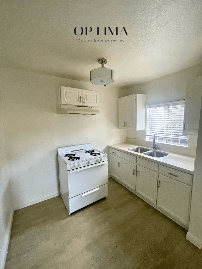 Long Beach Apartment: 1377 Warren Avenue