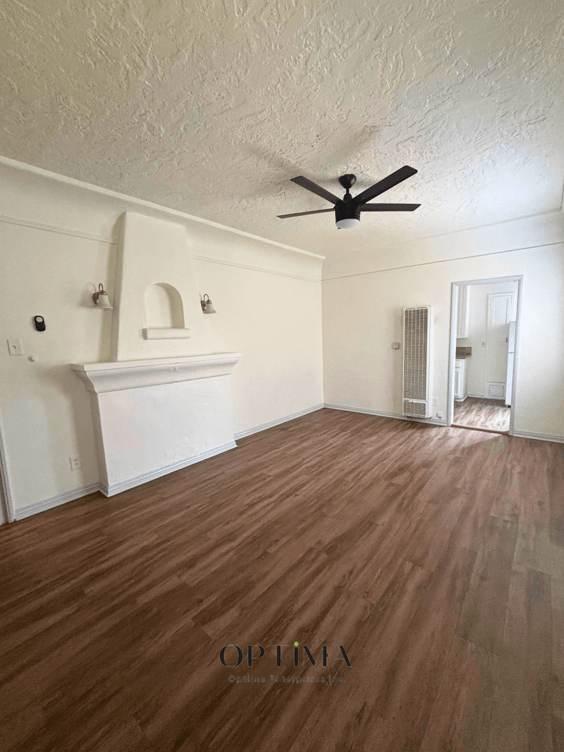 Long Beach Apartment: 1217 Cedar Ave