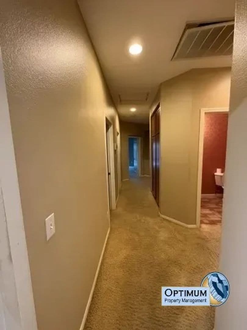 Victorville House: 12765 Boeing Crt.