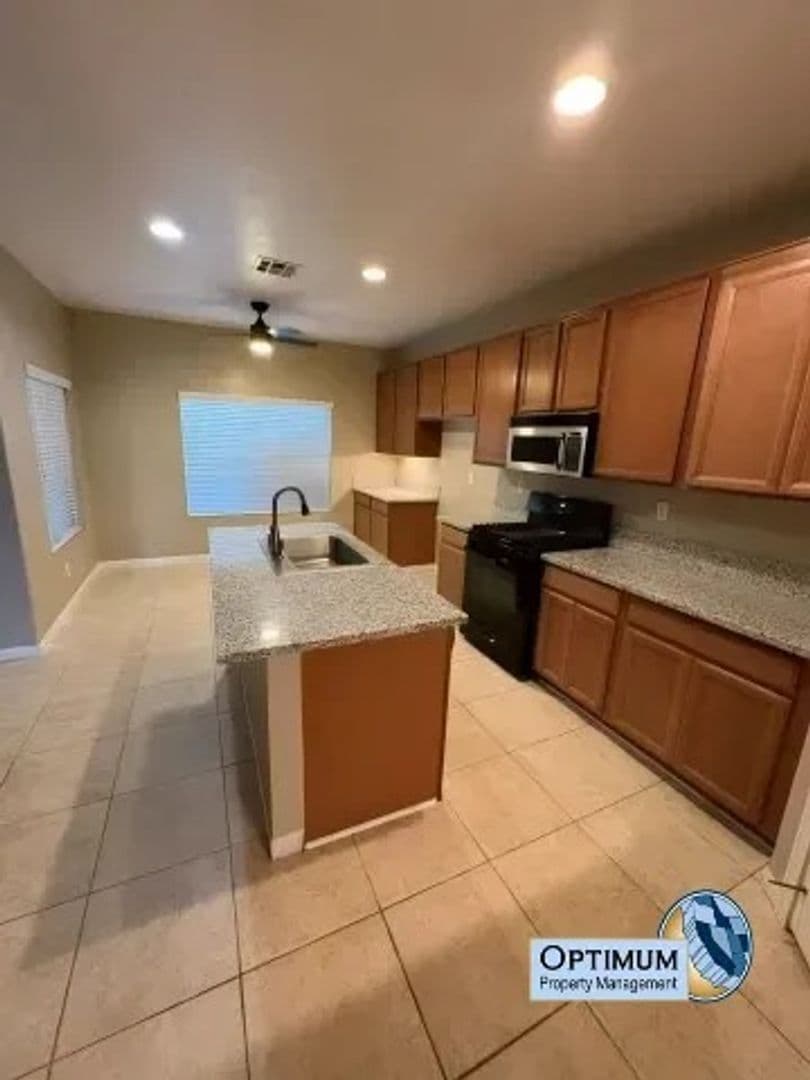 Victorville House: 12765 Boeing Crt.