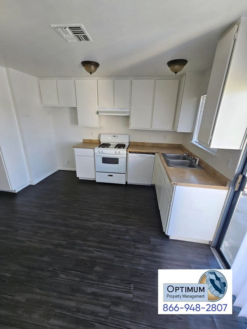 Victorville Apartment: 15875 Green Hill Dr.