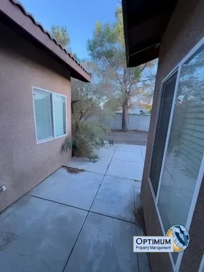 Victorville House: 12765 Boeing Crt.