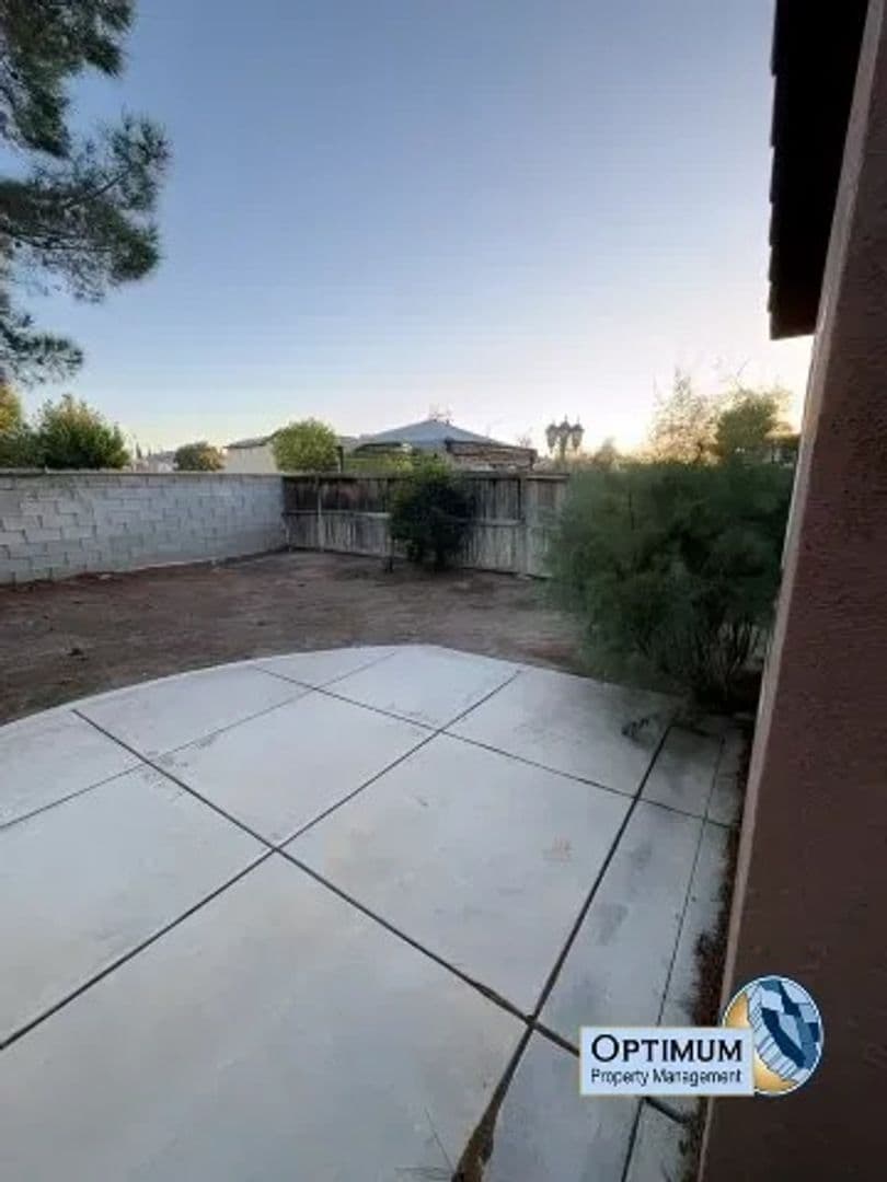Victorville House: 12765 Boeing Crt.