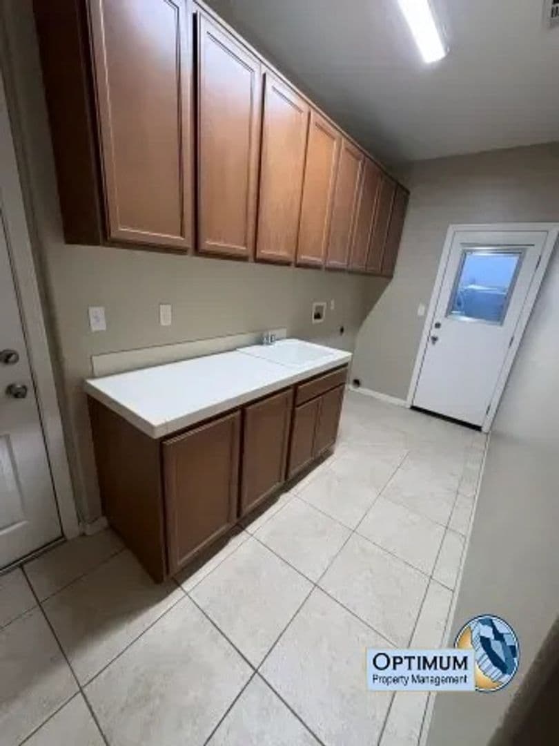 Victorville House: 12765 Boeing Crt.