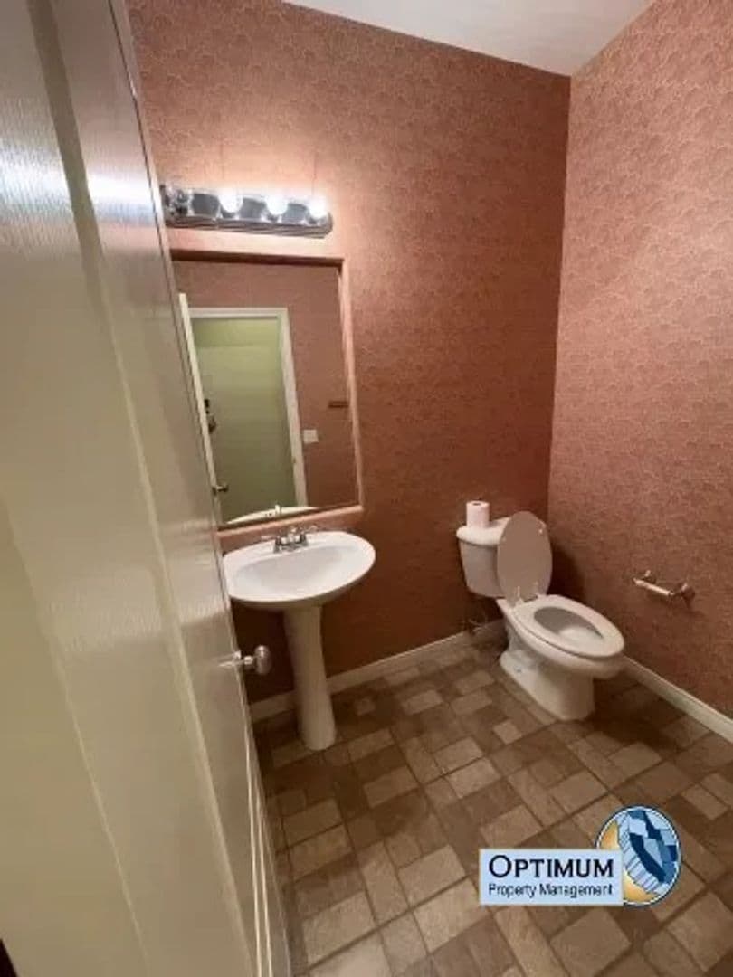 Victorville House: 12765 Boeing Crt.