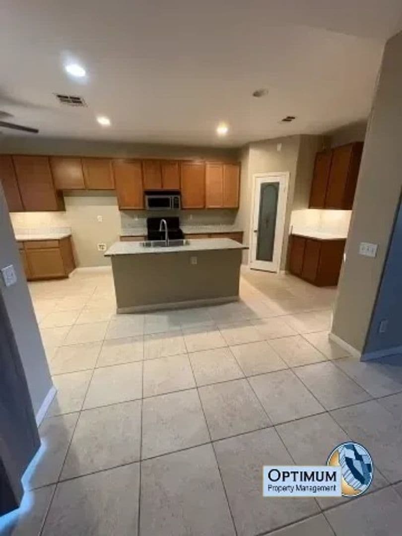 Victorville House: 12765 Boeing Crt.