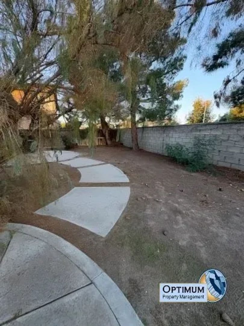 Victorville House: 12765 Boeing Crt.