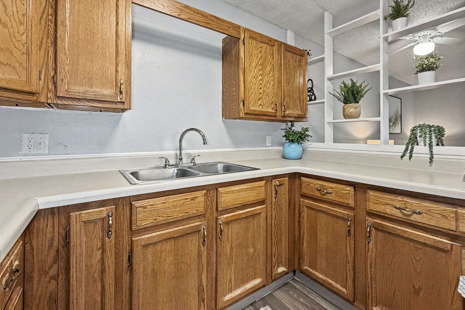 Des Moines Apartment: 1800 Watrous Ave