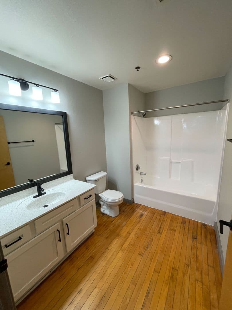 Kansas City Apartment: 1004 Baltimore Ave