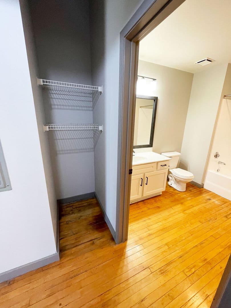 Kansas City Apartment: 1004 Baltimore Ave