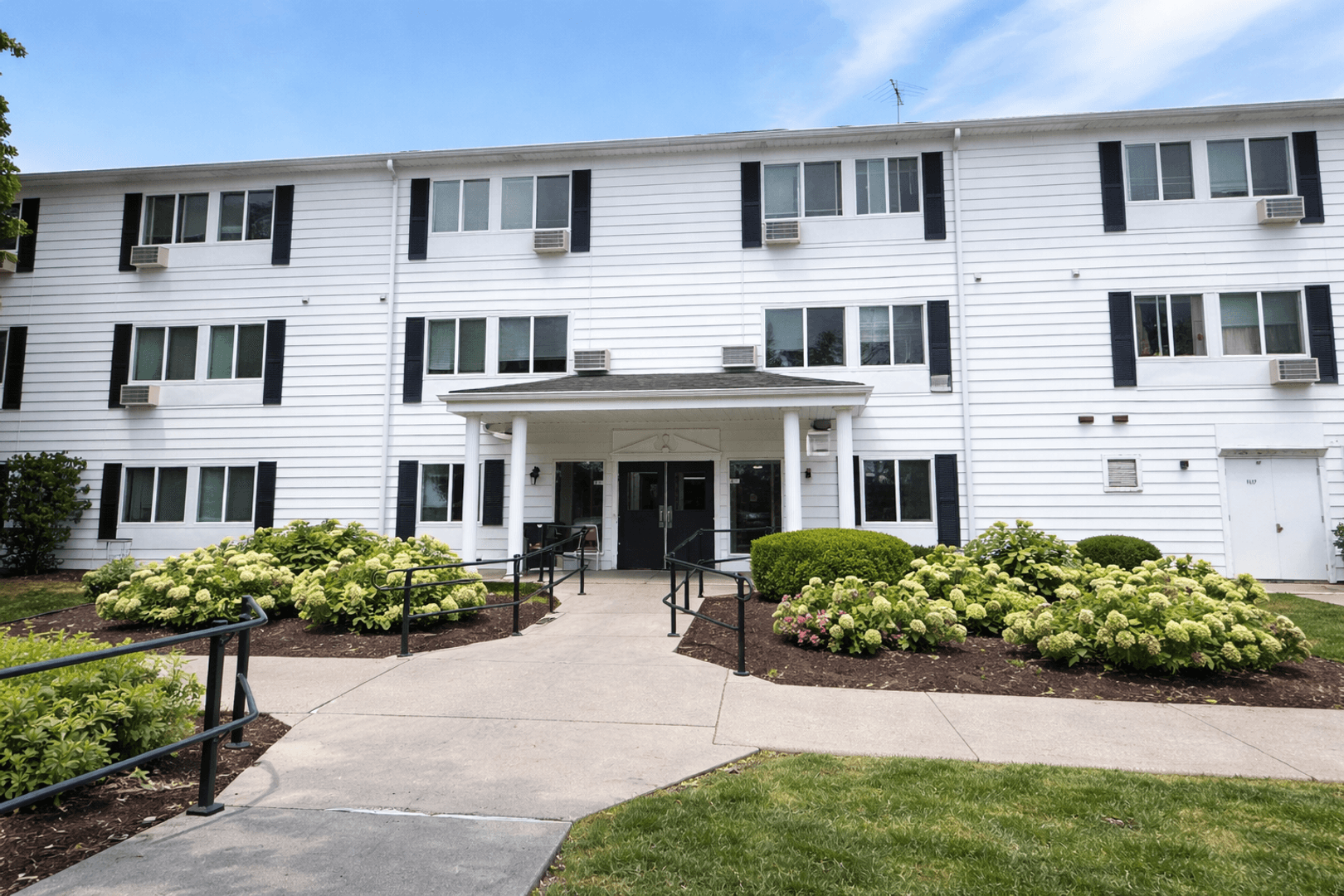 Des Moines Apartment: 1800 Watrous Ave