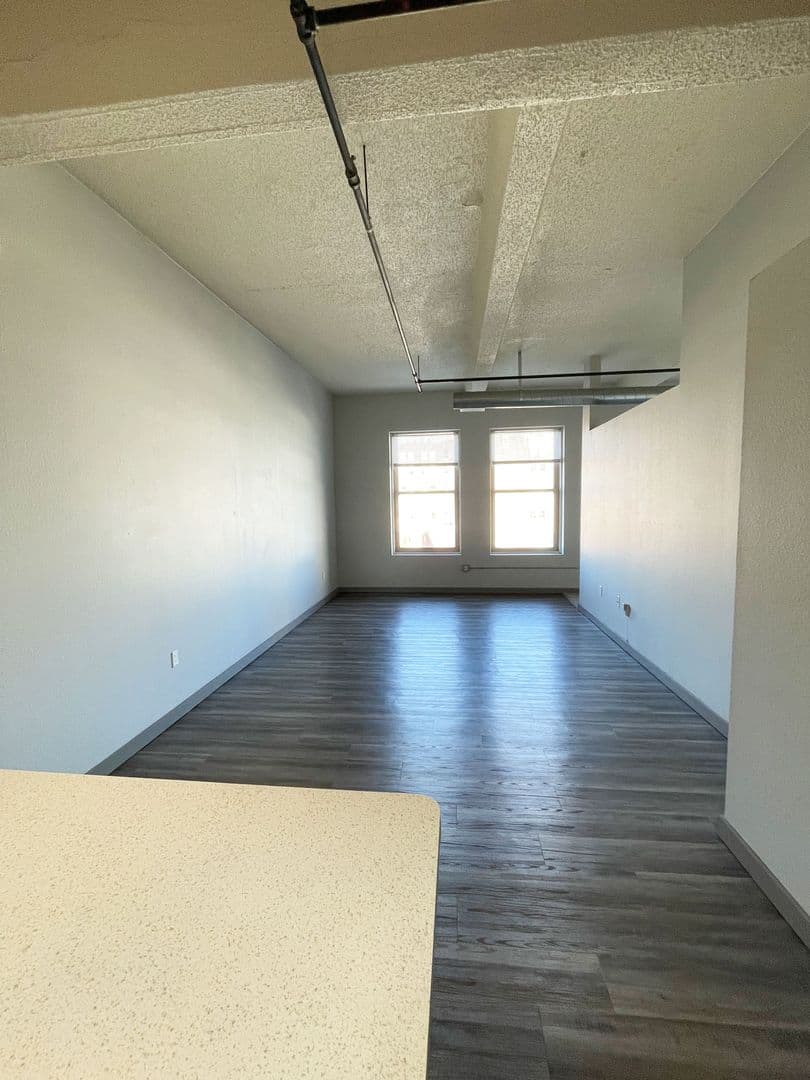 Kansas City Apartment: 1004 Baltimore Ave