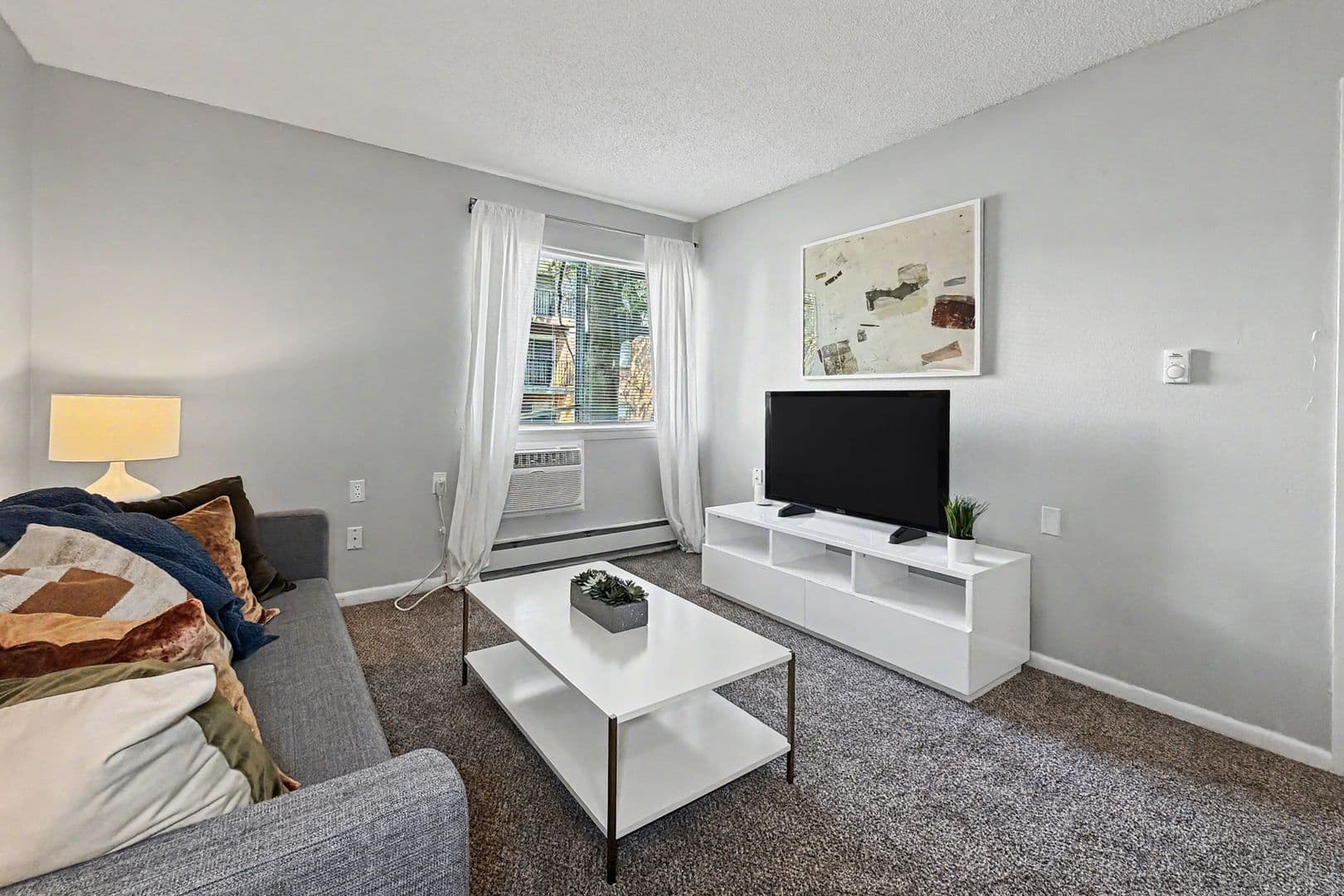 Des Moines Apartment: 1800 Watrous Ave