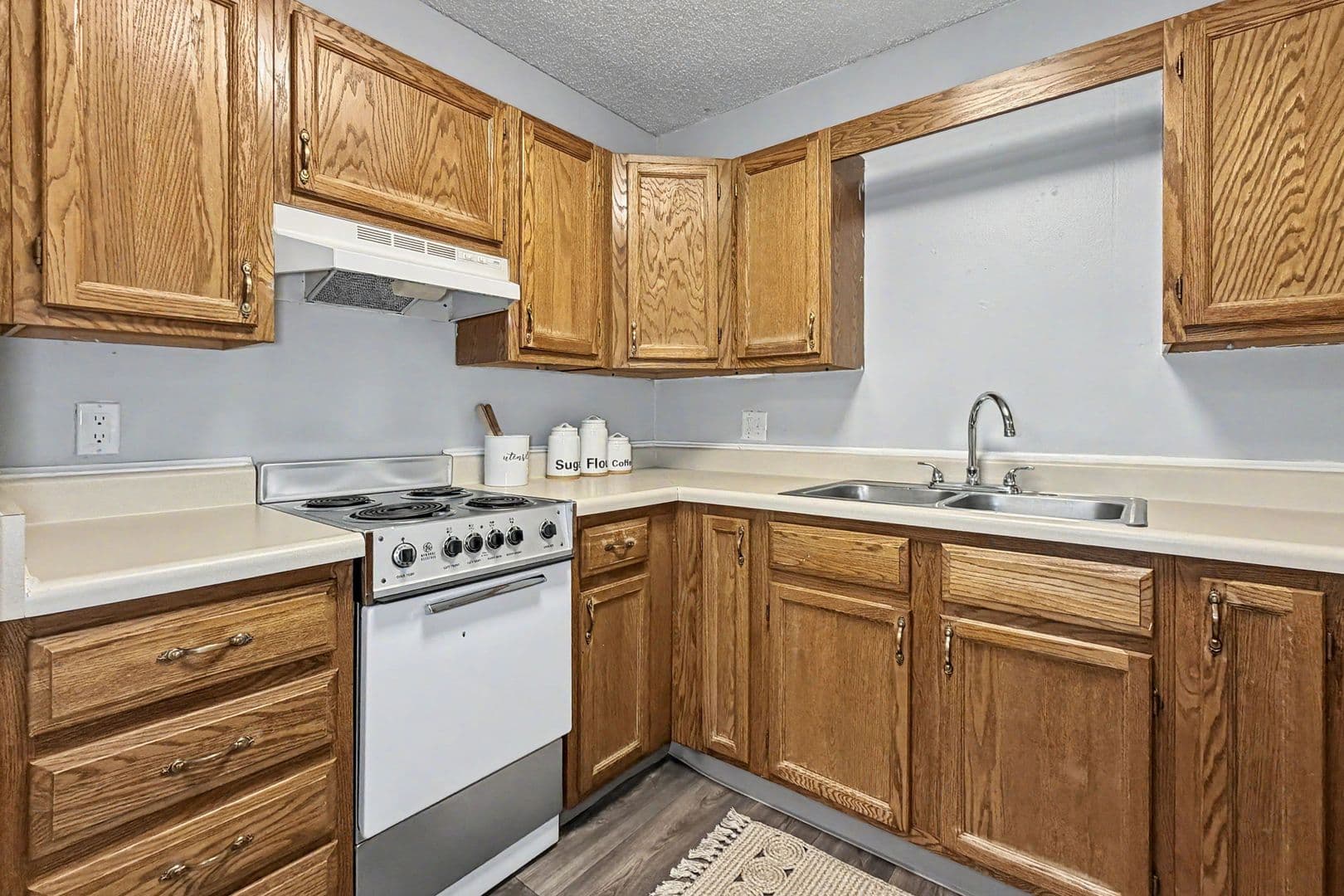 Des Moines Apartment: 1800 Watrous Ave