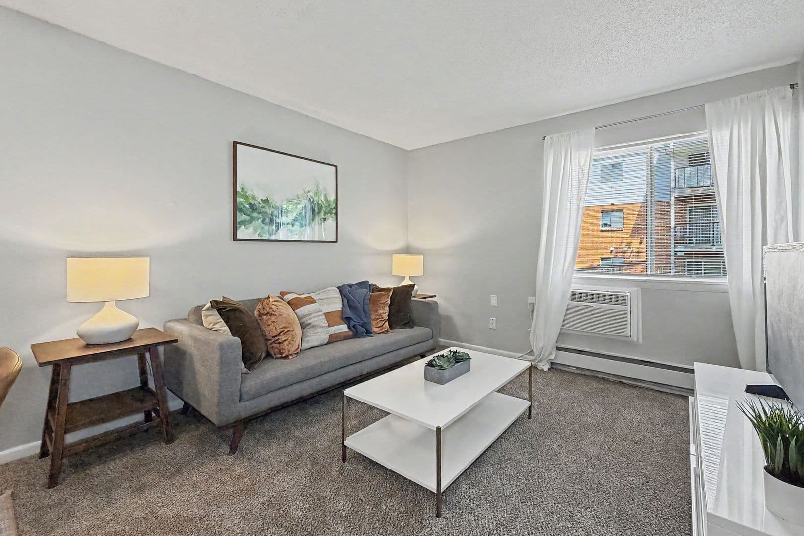 Des Moines Apartment: 1800 Watrous Ave
