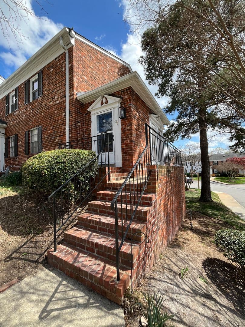 Henrico House: 39 Rock Garden Lane