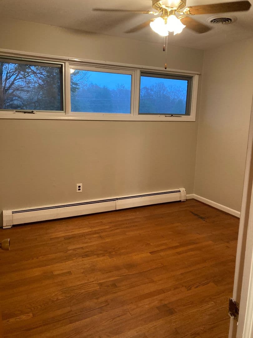 Sandston House: 3940 Senior Lane
