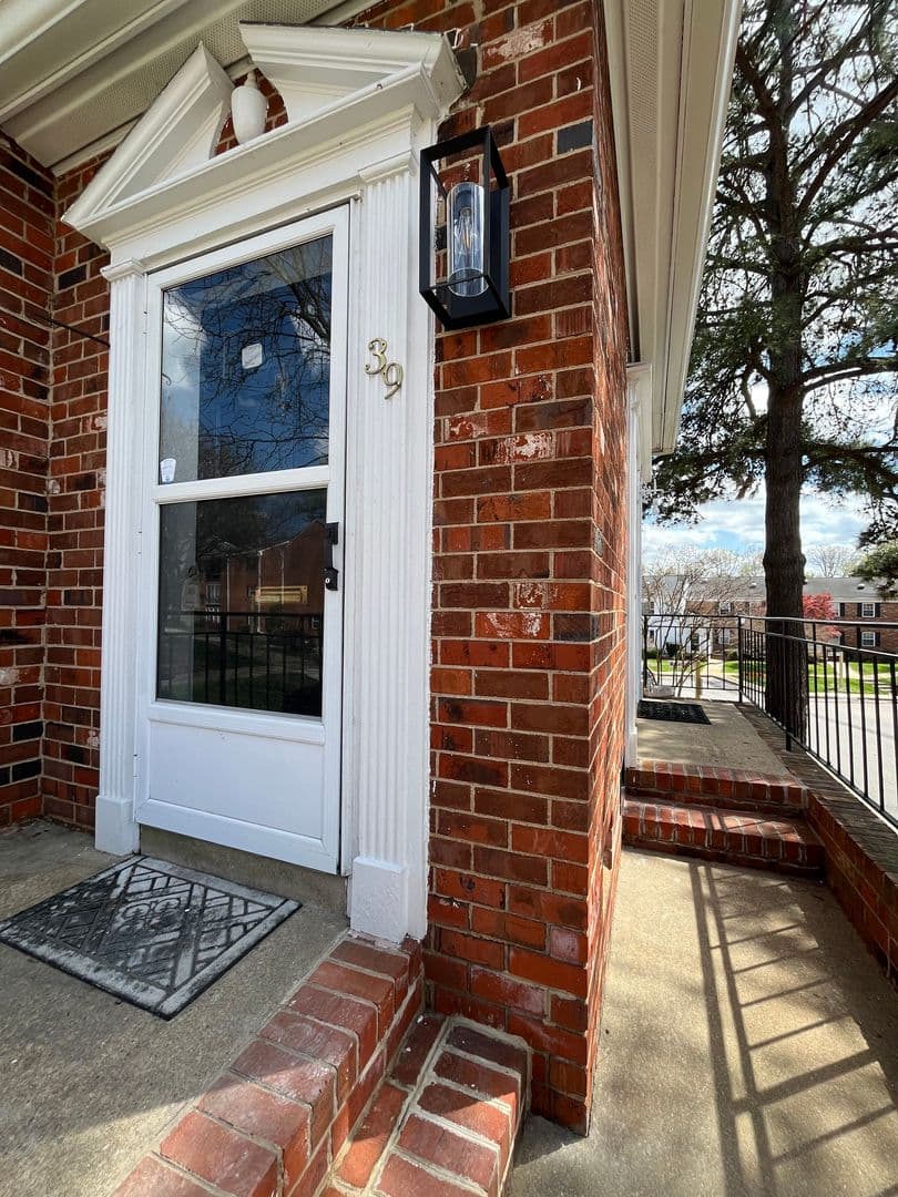 Henrico House: 39 Rock Garden Lane