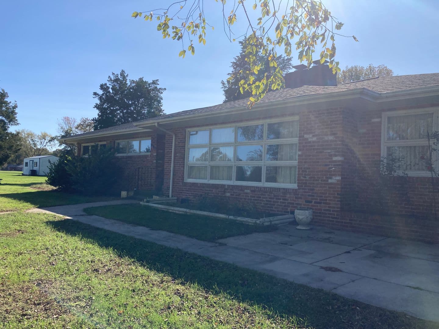 Sandston House: 3940 Senior Lane