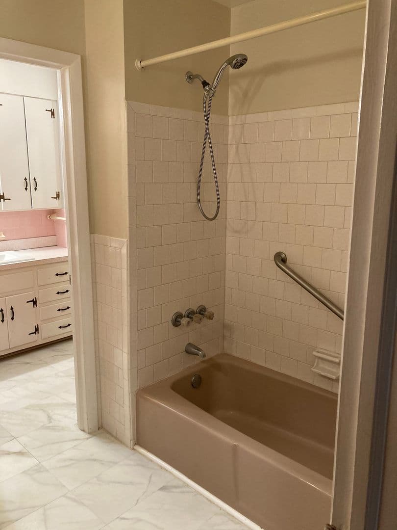 Sandston House: 3940 Senior Lane
