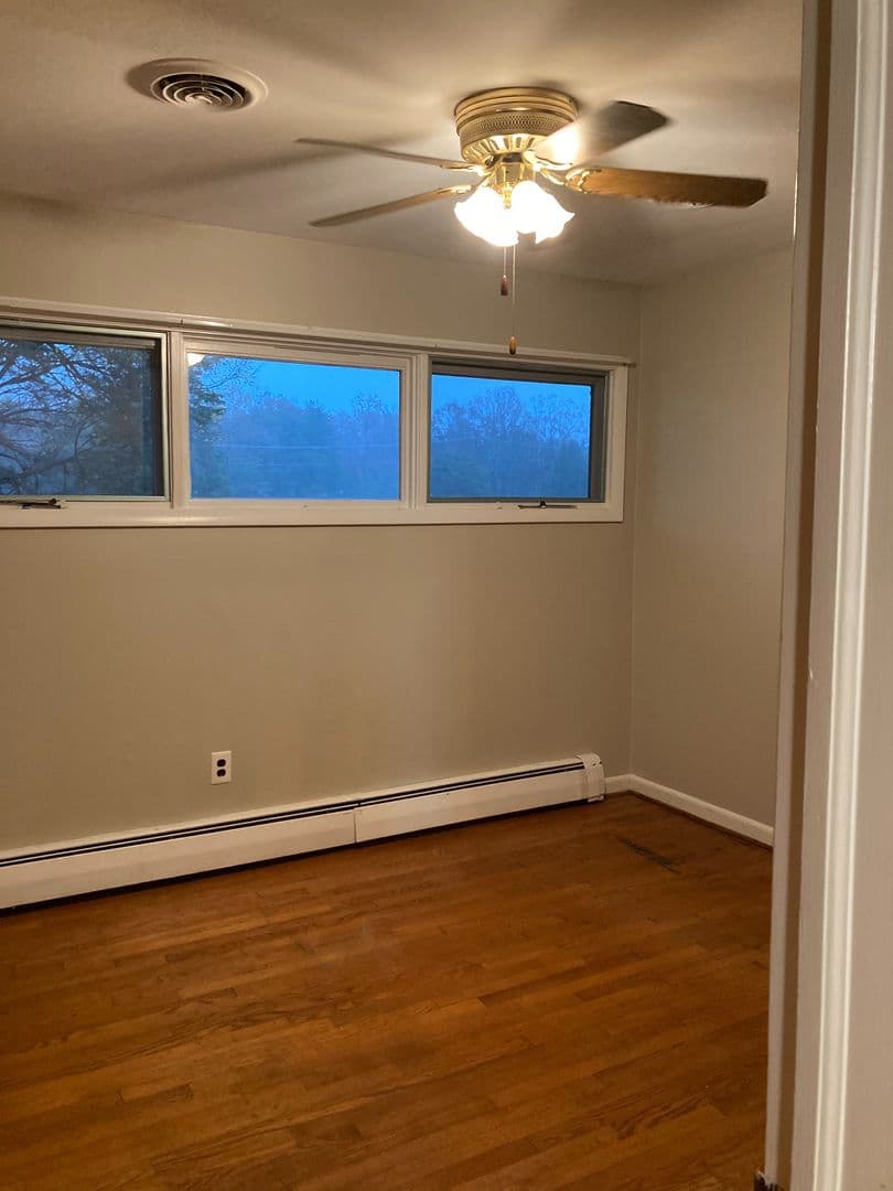 Sandston House: 3940 Senior Lane