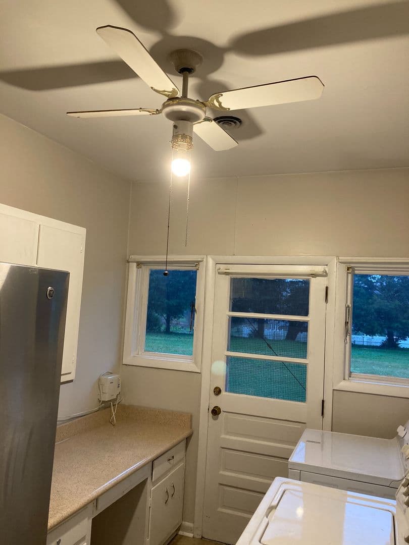 Sandston House: 3940 Senior Lane