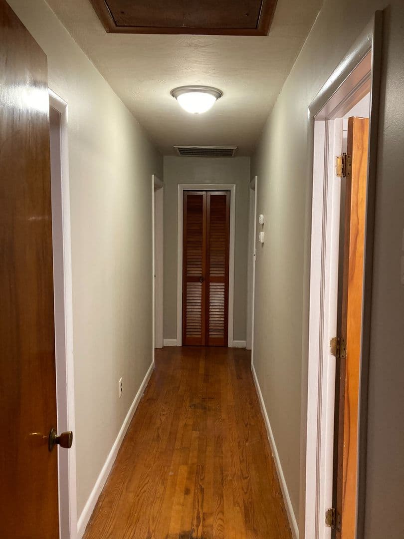 Sandston House: 3940 Senior Lane