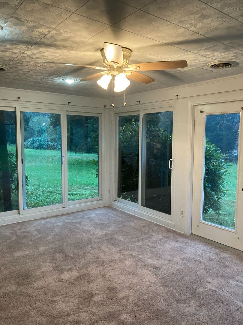Sandston House: 3940 Senior Lane