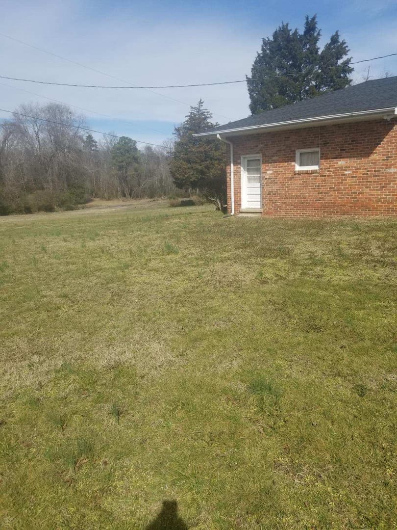 Sandston House: 3940 Senior Lane