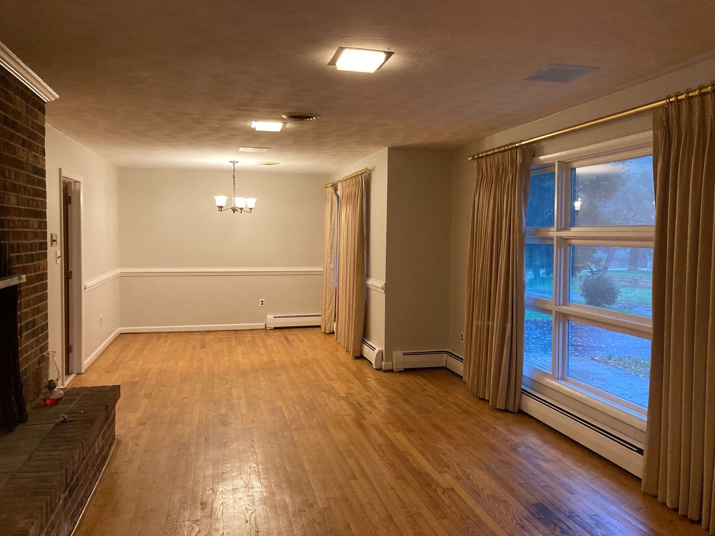 Sandston House: 3940 Senior Lane
