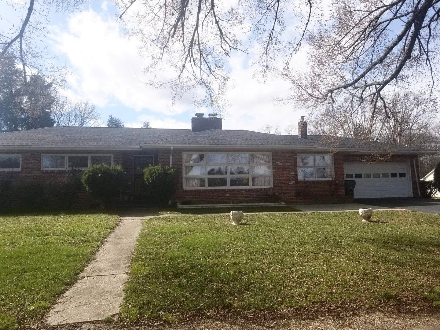 Sandston House: 3940 Senior Lane