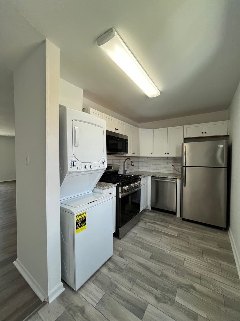 Henrico House: 39 Rock Garden Lane