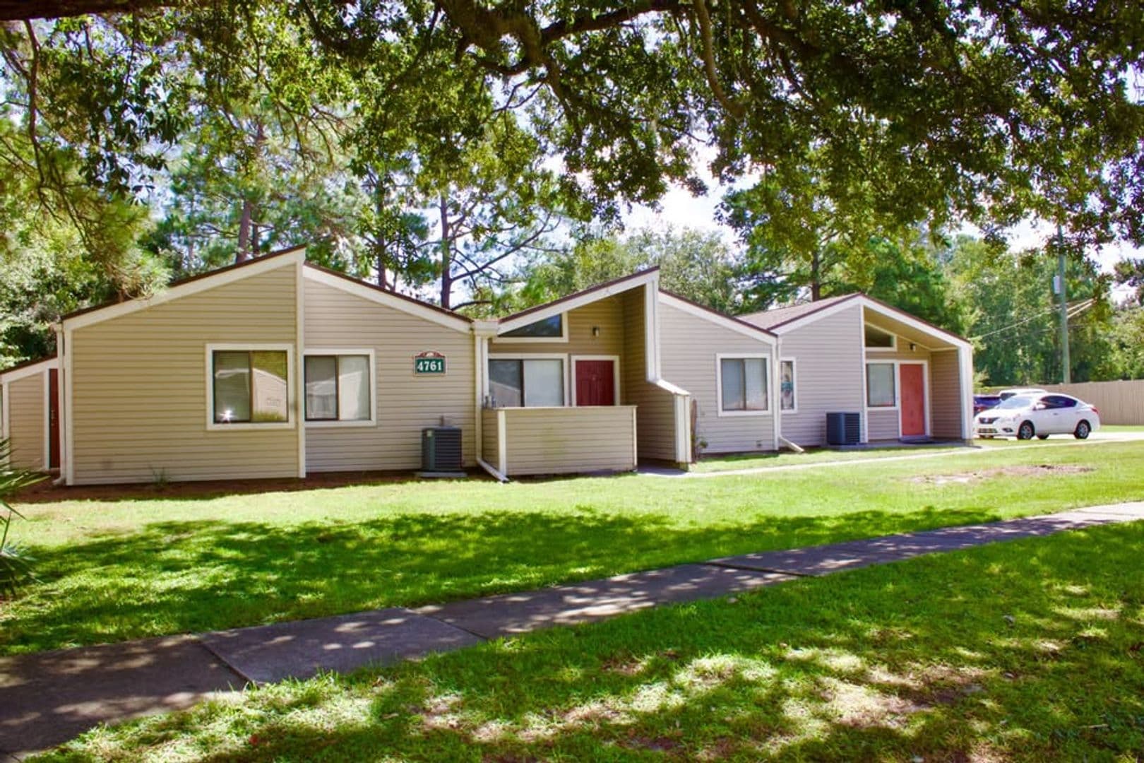 Jacksonville Apartment: 4731-4761 Radcliff Court