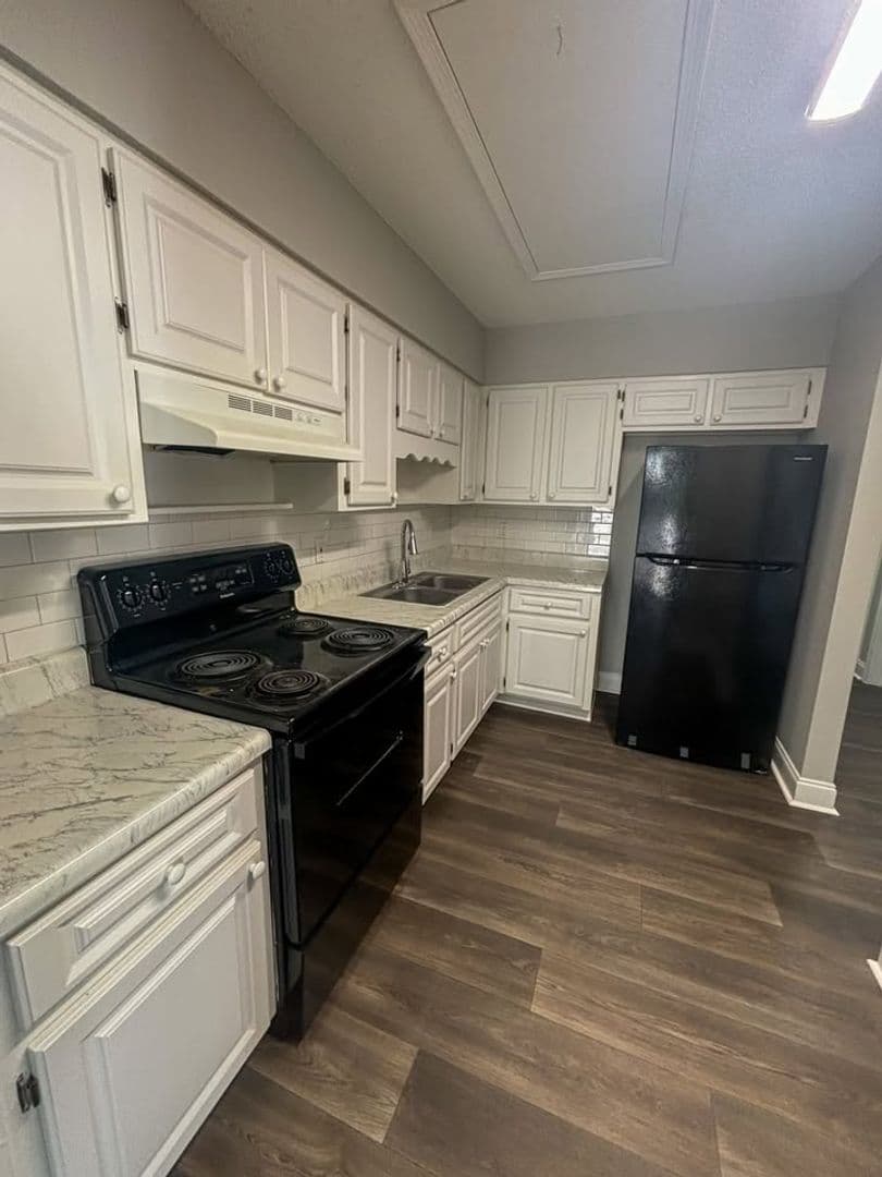 Jacksonville Apartment: 4731-4761 Radcliff Court