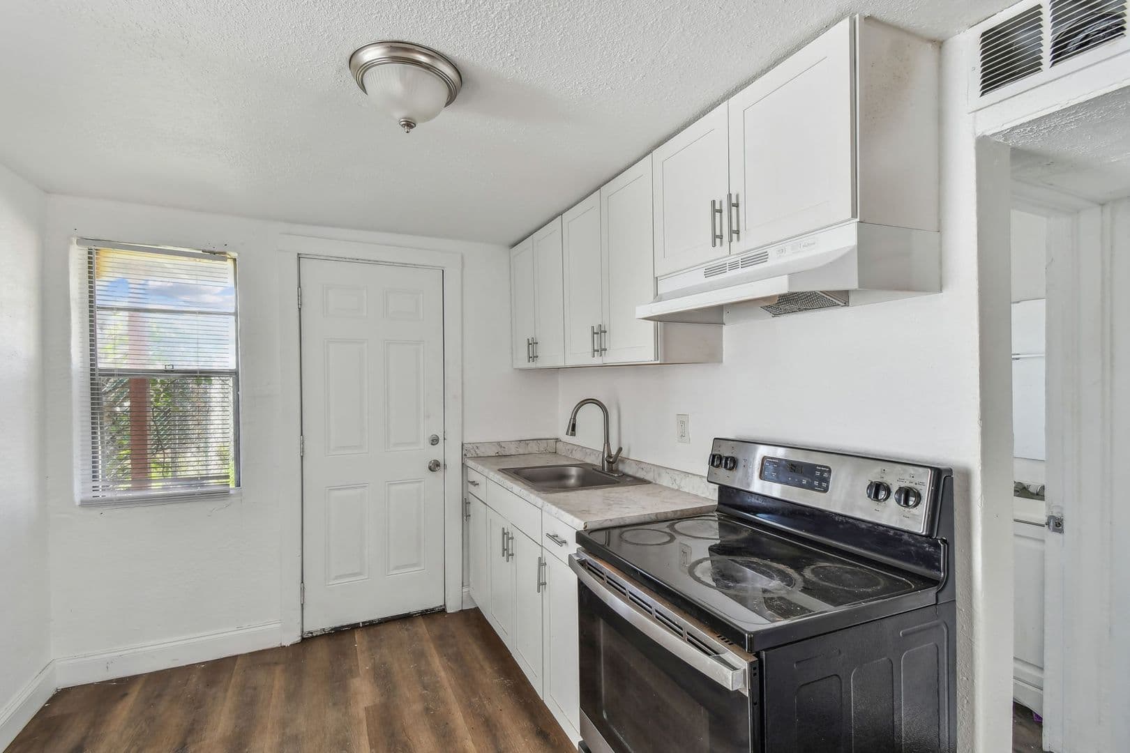 Jacksonville Apartment: 1330 Barnett