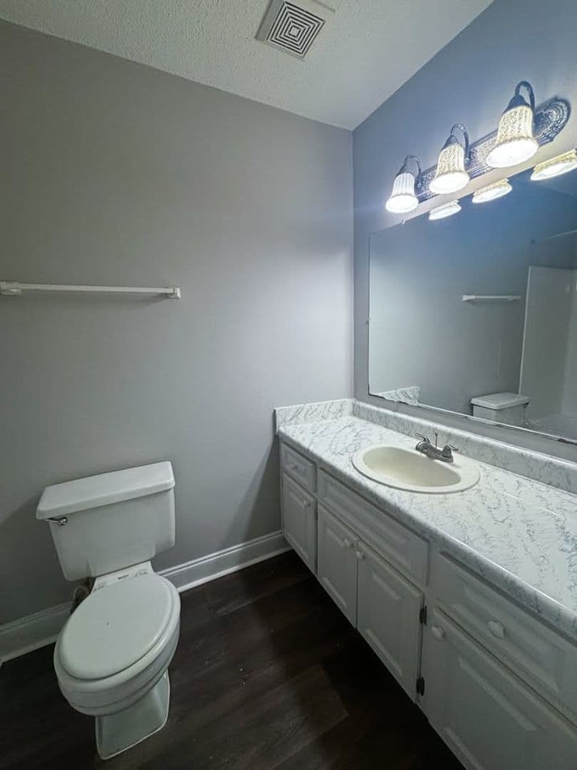Jacksonville Apartment: 4731-4761 Radcliff Court